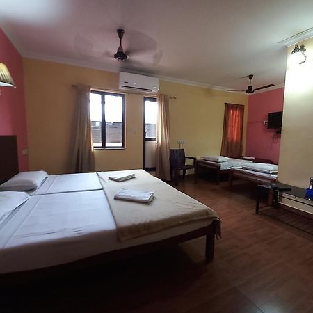Hotel Srinivas Kochi Exteriör bild