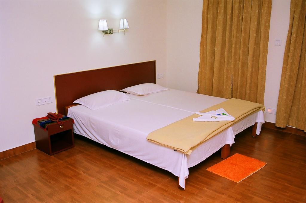 Hotel Srinivas Kochi Exteriör bild