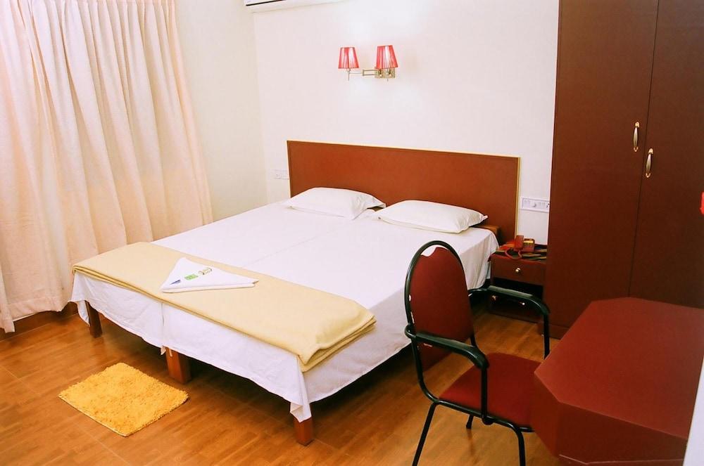 Hotel Srinivas Kochi Exteriör bild