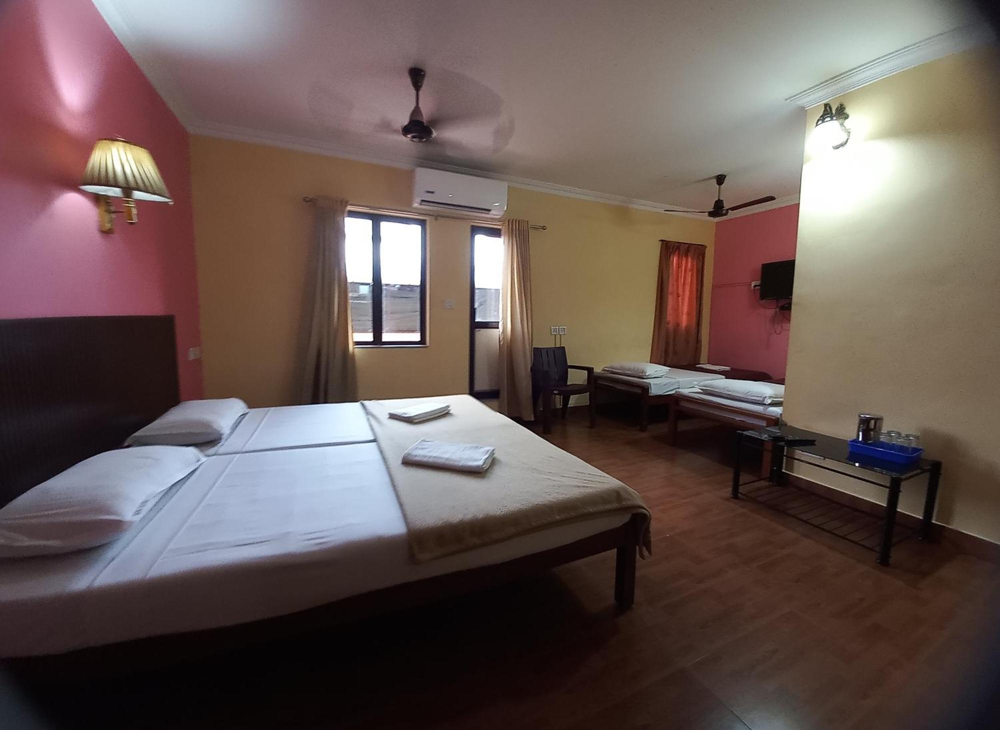 Hotel Srinivas Kochi Exteriör bild