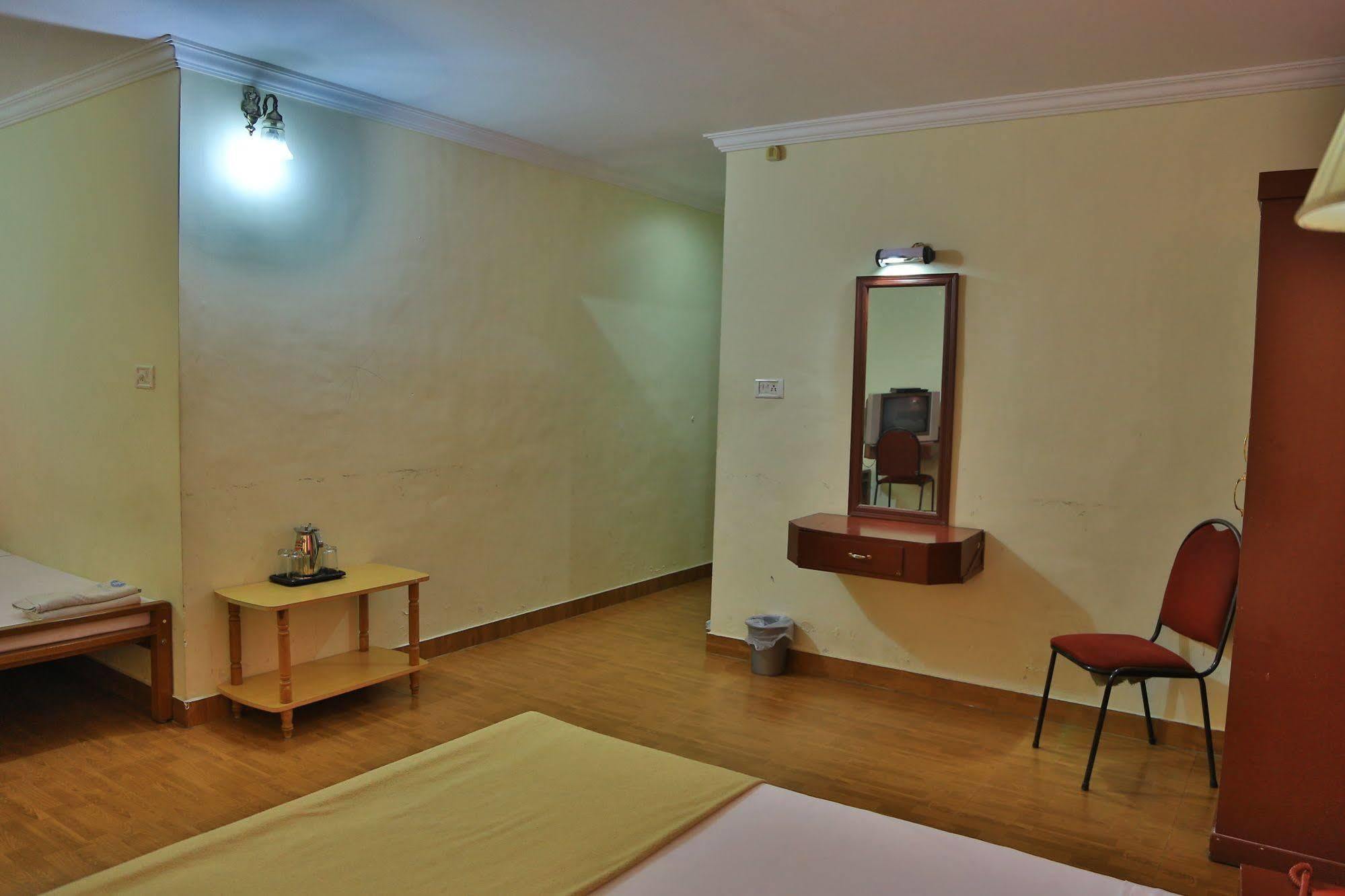 Hotel Srinivas Kochi Exteriör bild