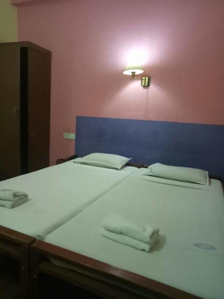 Hotel Srinivas Kochi Exteriör bild