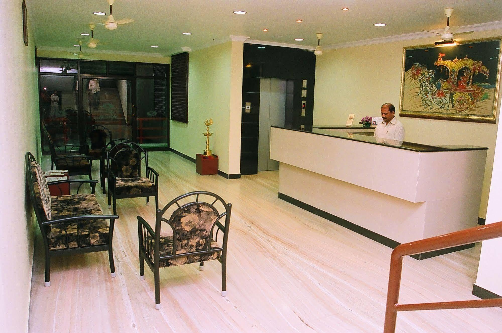 Hotel Srinivas Kochi Exteriör bild